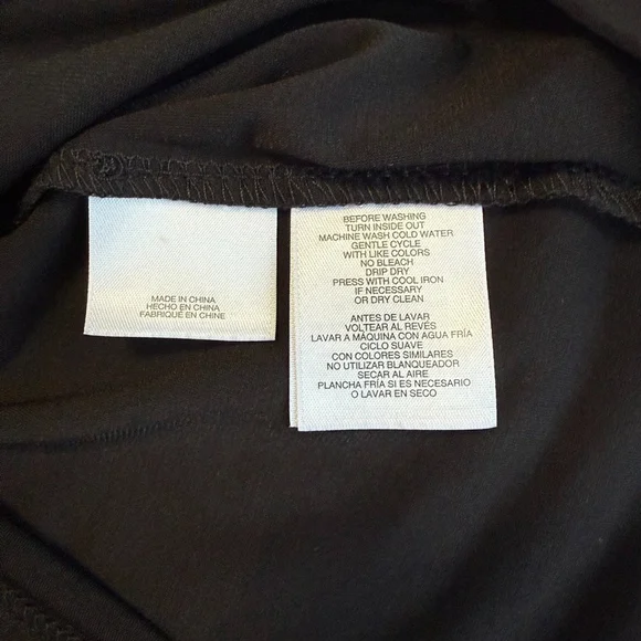 Anne Klein Short Sleeve Button Shoulder Blouse Women’s Small Black Gold New - Picture 6 of 10